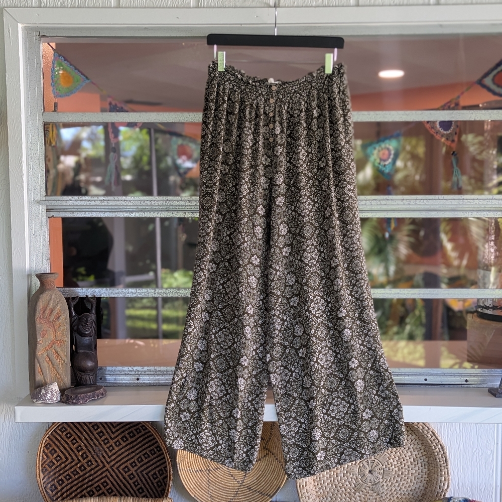 Pink Republic sage and White Wide Leg Pants